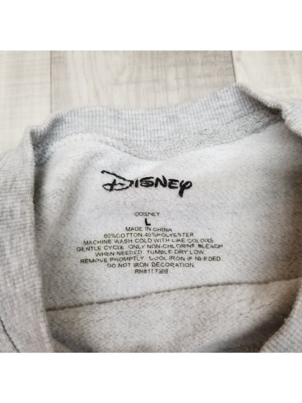 ✅Walt Disney World Characters VTG Style Let There Be Love Crewneck Sweatshirt L - Picture 4 of 9